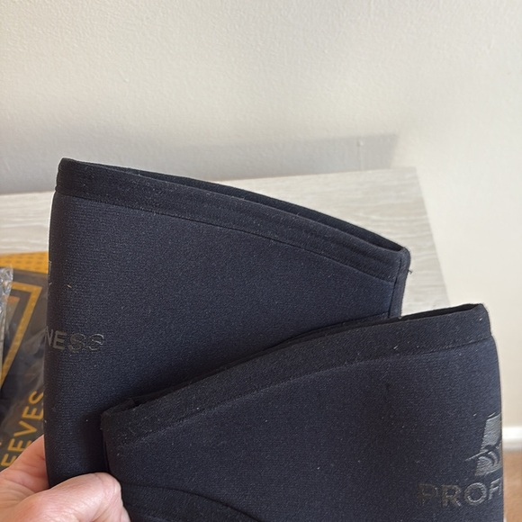 ProFitness Knee Sleeves Weightlifting Men & Women - 7mm - Picture 3 of 8